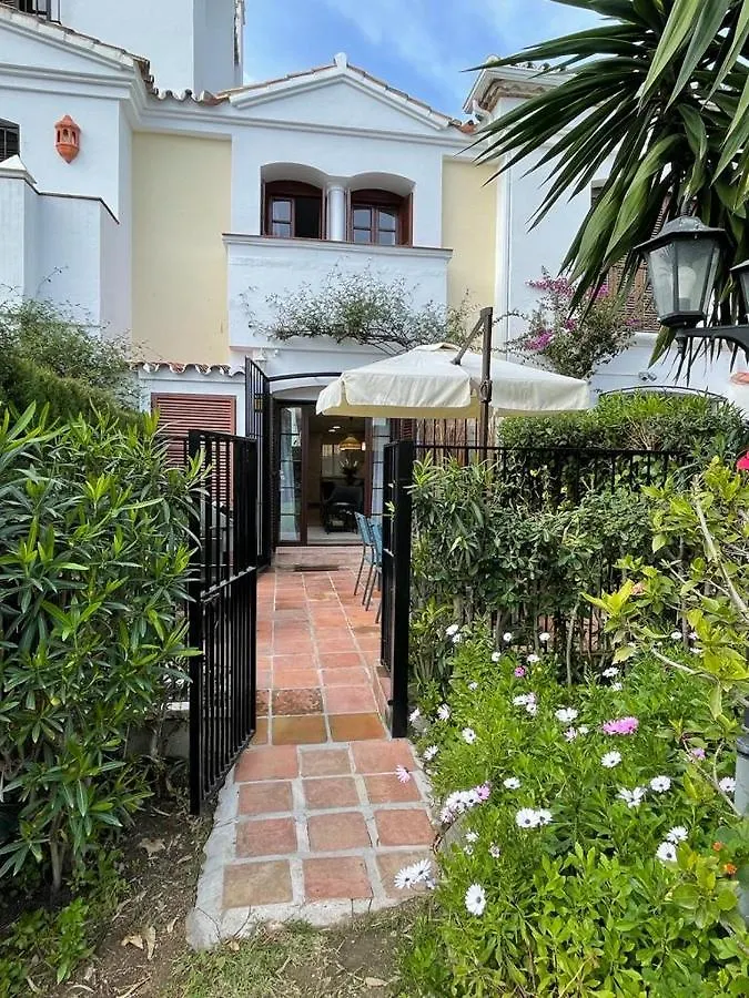 Exquisite New Townhouse/Front Beach/2Bedr/2,5Bath Estepona Apartment