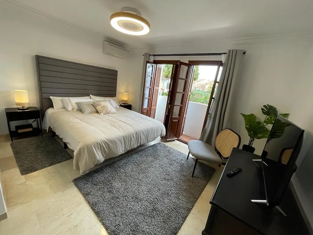 Exquisite New Townhouse/Front Beach/2Bedr/2,5Bath Estepona Apartment